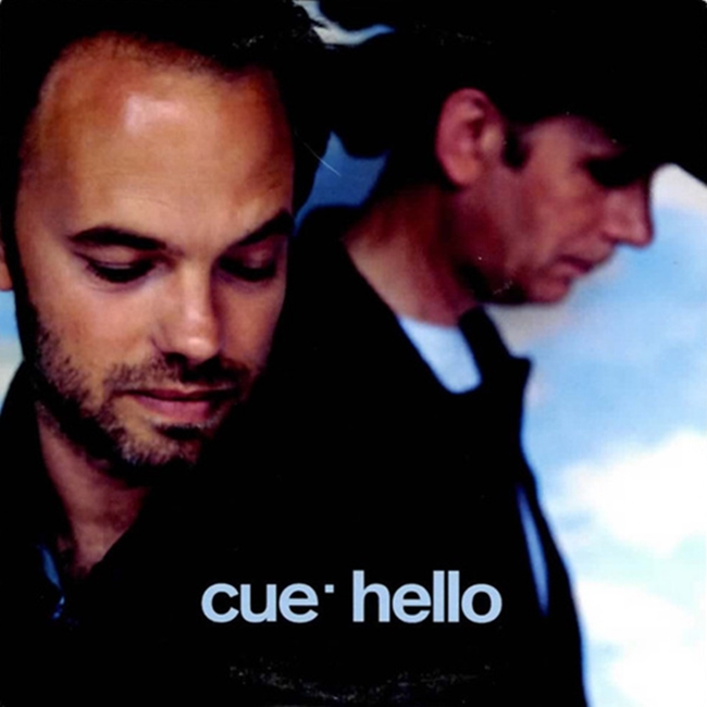 Cue hello слушать. Cue hello перевод. Hello лионель ричи на фортепиано. Cue певец. Песня hello hello hello hello.
